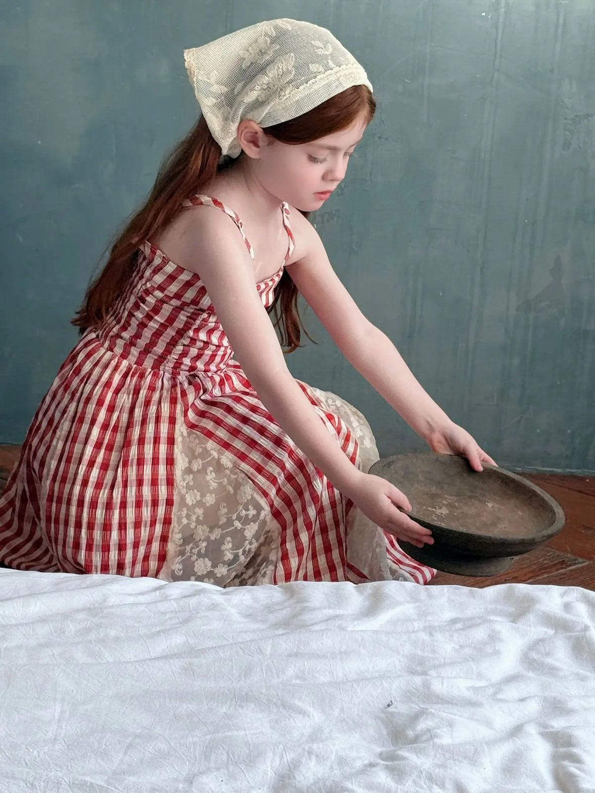 NOVEDAD DE VERANO 2025 vestido largo de hadas para niñas vestido de tirantes de encaje empalmado de encaje a cuadros rojo francés