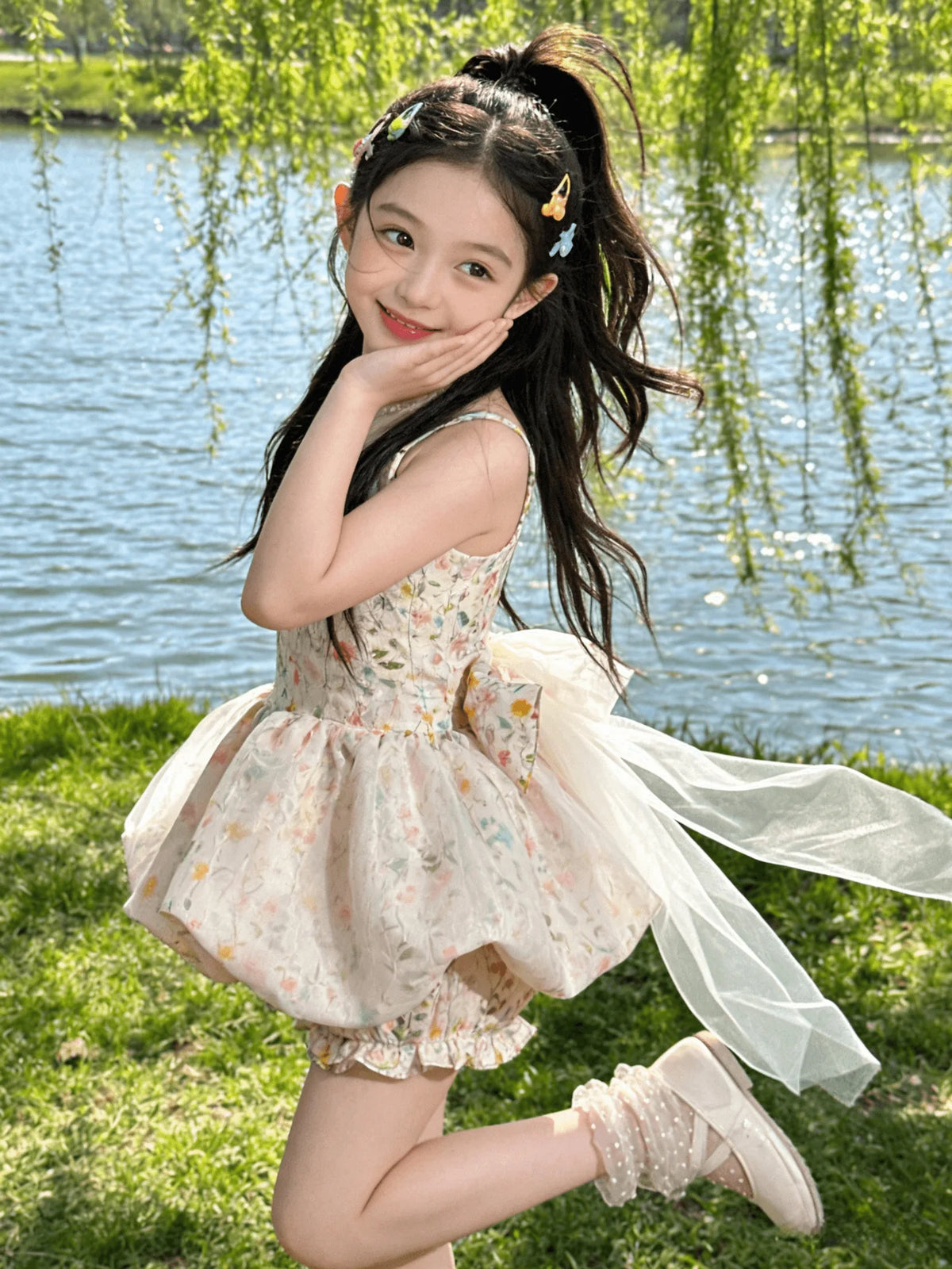 Vestido de tirantes floral para niñas, pantalones cortos con diseño de capullo de flor, vestido de princesa estilo occidental para verano 2026, falda esponjosa con lazo y cola de hilo para niñas