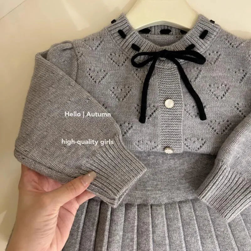 Conjunto para niñas 2025, Otoño Invierno, nuevo suéter gris de punto de manga larga, Falda plisada, conjunto de dos piezas para bebé a la moda