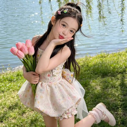 Vestido de tirantes floral para niñas, pantalones cortos con diseño de capullo de flor, vestido de princesa estilo occidental para verano 2026, falda esponjosa con lazo y cola de hilo para niñas