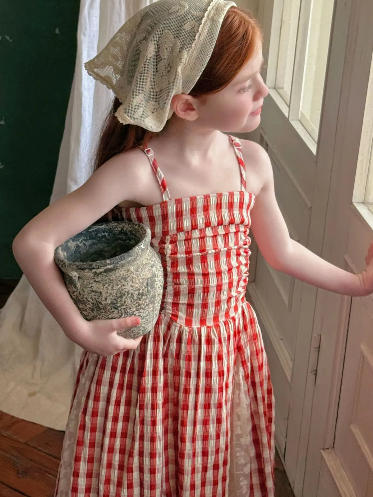 NOVEDAD DE VERANO 2025 vestido largo de hadas para niñas vestido de tirantes de encaje empalmado de encaje a cuadros rojo francés