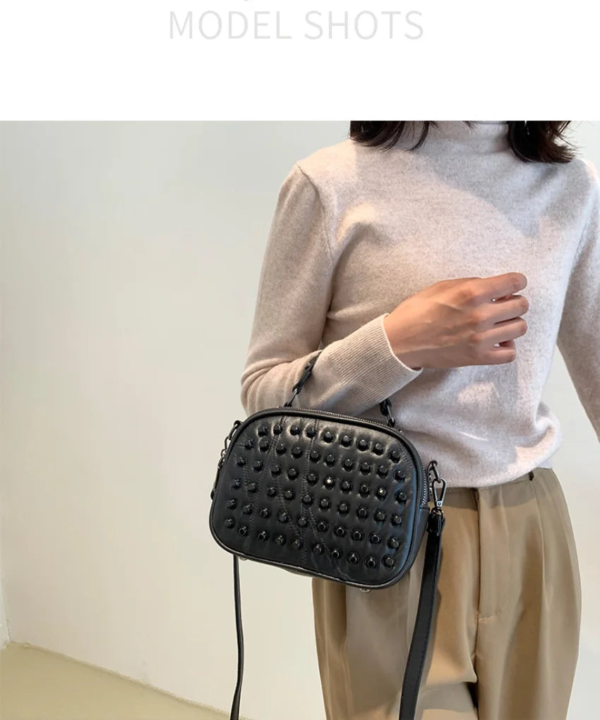 Bolso de cuero de diseñador de lujo para mujer, bandolera suave, pequeño, con remaches, estilo Punk, bolsillo para teléfono móvil