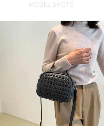 Bolso de cuero de diseñador de lujo para mujer, bandolera suave, pequeño, con remaches, estilo Punk, bolsillo para teléfono móvil